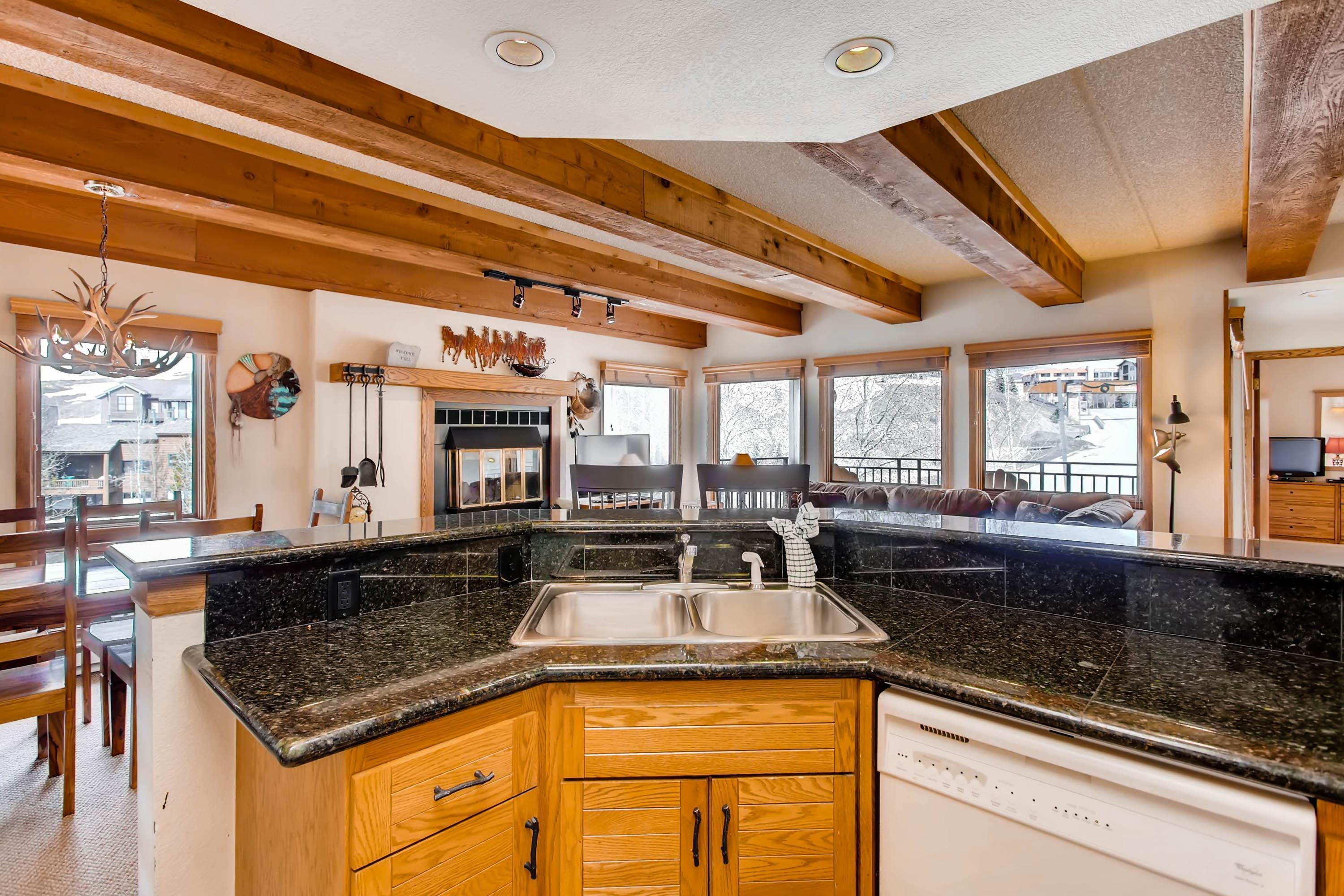 Spacious 3 Br Plaza With Updated Kitchen No Cleaning Fee! 3 Bedroom