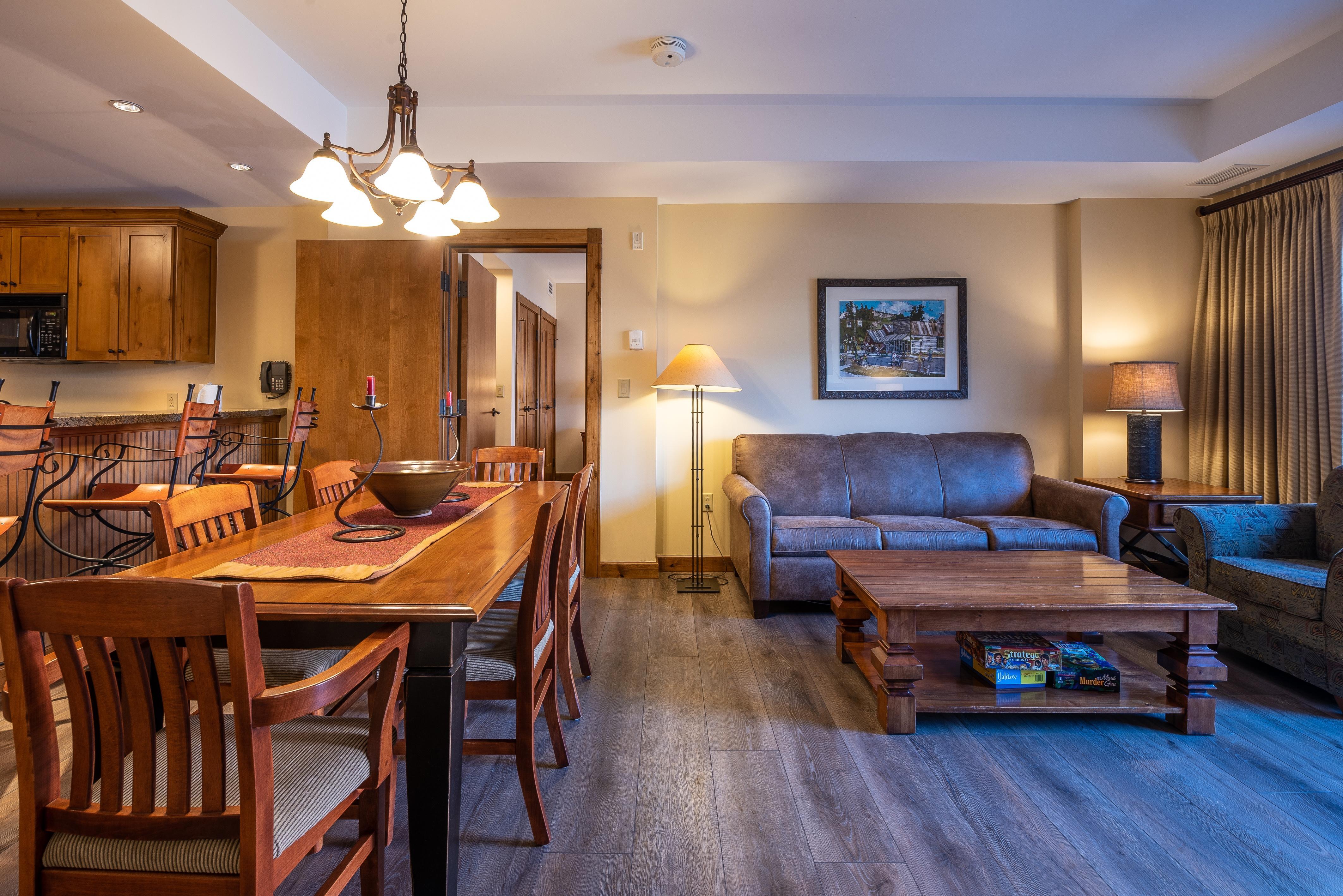 Two Bedroom Condo with a Balcony in Mountaineer Square - No Cleaning ...