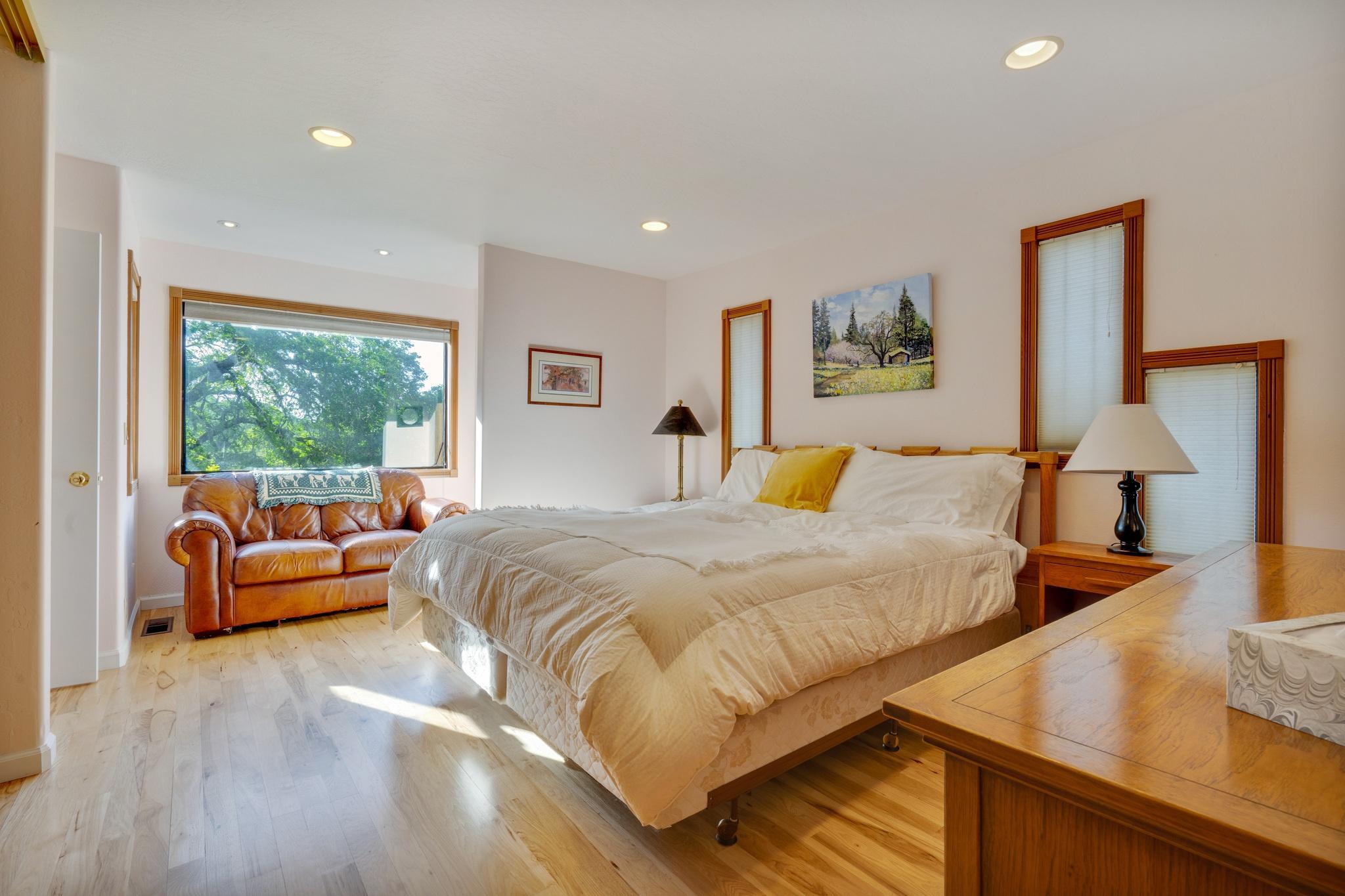 Healdsburg Home with Magnificent Vineyard View 2 Bedroom Home Vacation Rentals Homes