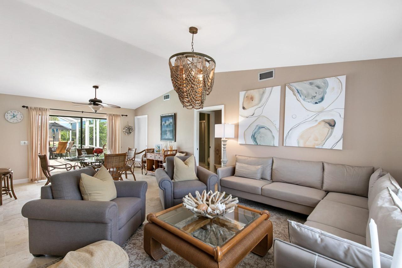 SHENANDOAH CT. 1184 LUXURY WATERFRONT POOL HOME! 3 Bedroom Home