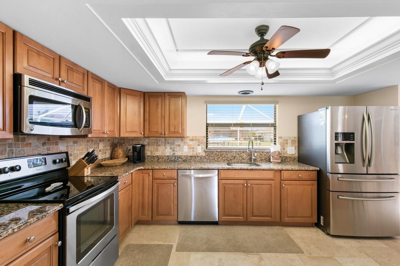 SHENANDOAH CT. 1184 LUXURY WATERFRONT POOL HOME! 3 Bedroom Home