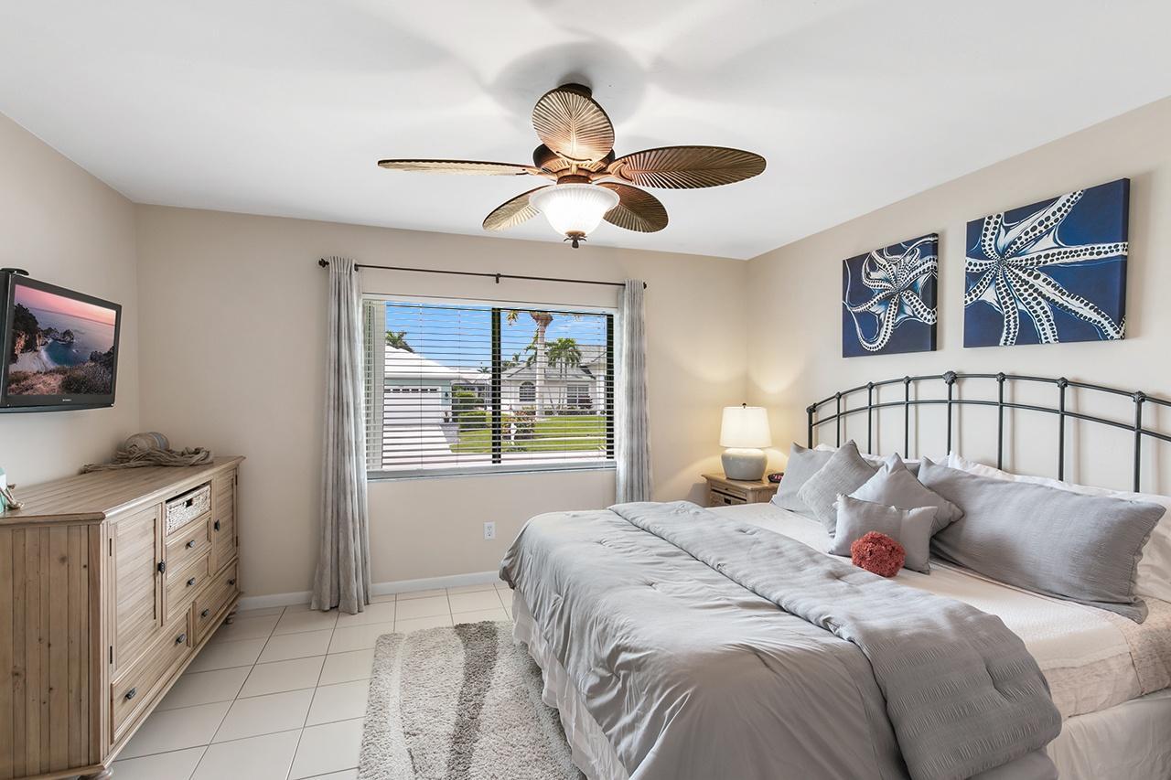 SHENANDOAH CT. 1184 LUXURY WATERFRONT POOL HOME! 3 Bedroom Home