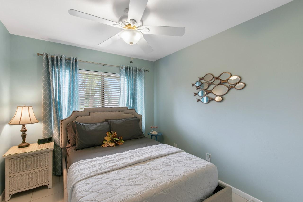 SHENANDOAH CT. 1184 LUXURY WATERFRONT POOL HOME! 3 Bedroom Home