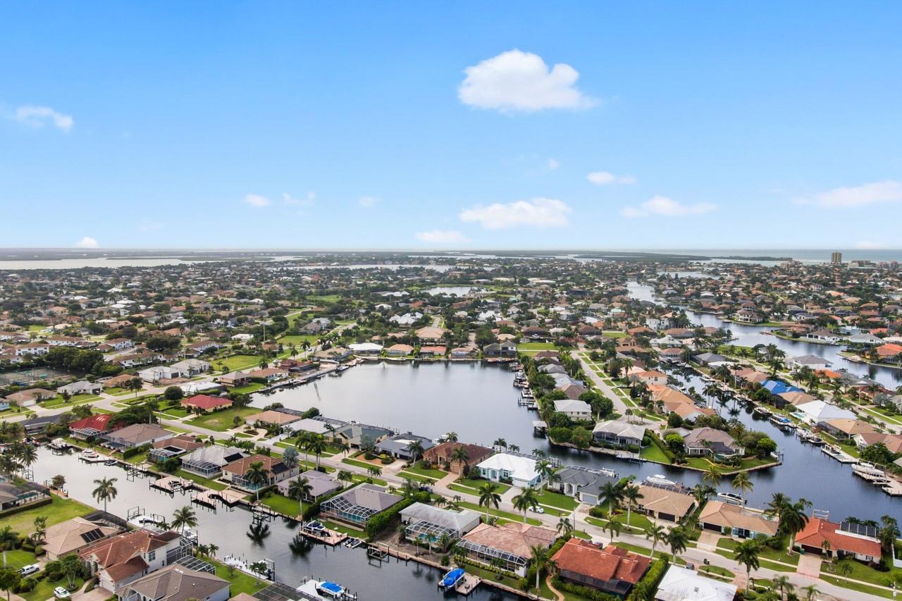 SHENANDOAH CT. 1184 LUXURY WATERFRONT POOL HOME! 3 Bedroom Home