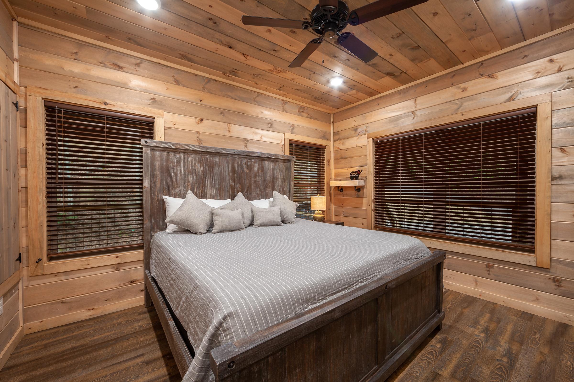 Hawkeye Ridge 3 Bedroom Cabin Vacation Rentals Homes & Hideaways by World of Hyatt