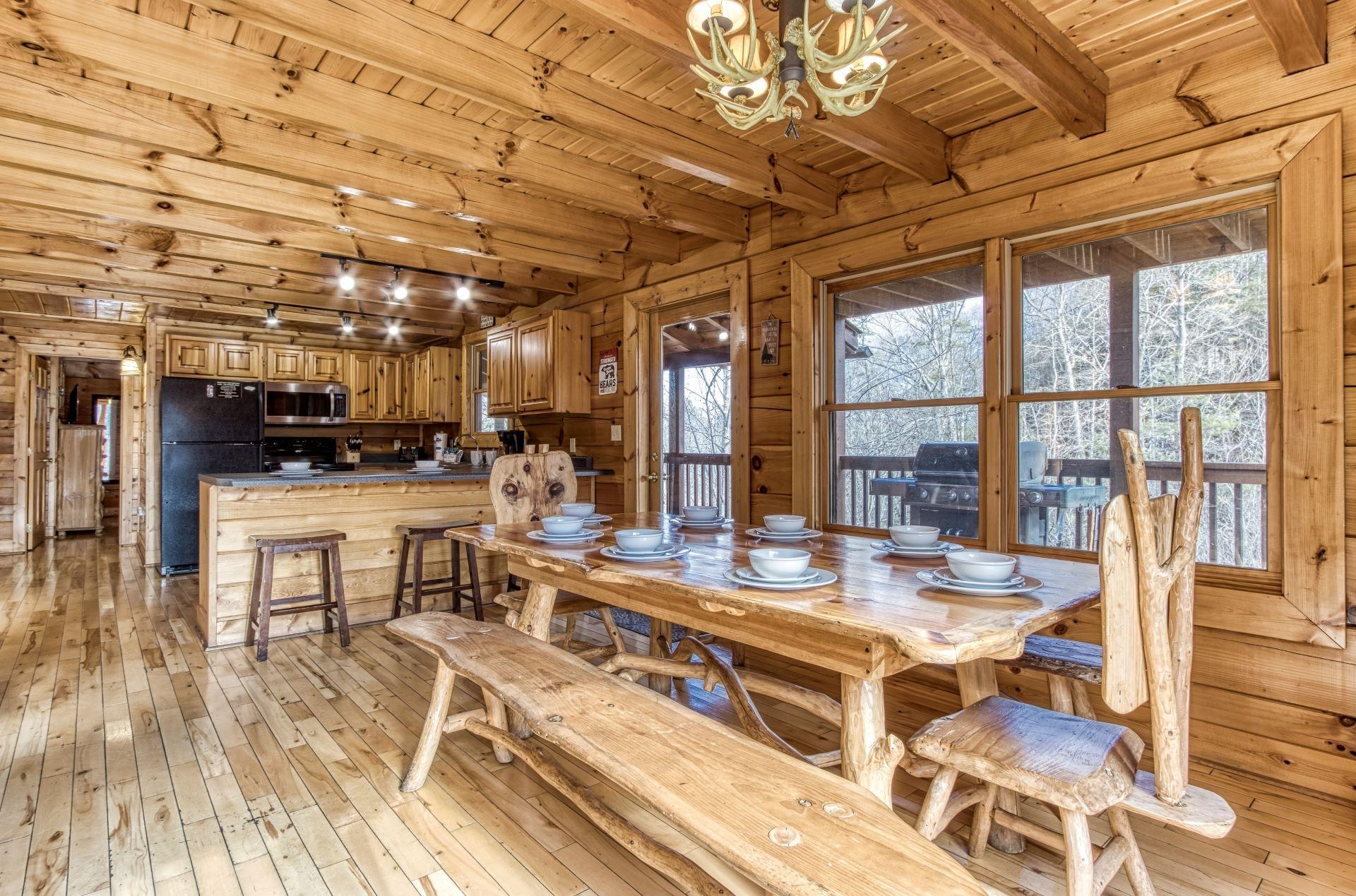 The Wildlife Lodge GREAT LOCATION! CLOSE TO TANGER OUTLETS! 5 Bedroom Cabin Vacation Rentals